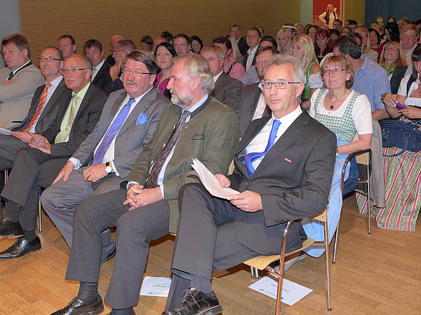 Kreishandwerksmeister Ulrich Dachs, Oberbürgermeister Peter Bürgel, Landrat Hansjörg Christmann, Bezirkstagspräsident Josef Mederer, MdL Bernhard Seidenath, MdL Anton Kreitmair (1. Reihe von rechts nach links)