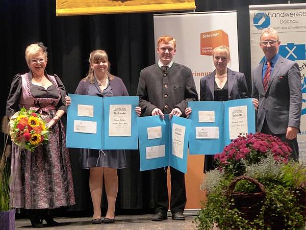 Der Hermann-Huber-Gedächtnispreis war heuer fest in Metzgerhand. Irmgard Hetzinger-Heinrici und Ulrich Dachs freuen sich mit Maria Geißler (1. Preis), Hermann Eberle (2.) und Elisabeth Eberle (3.)