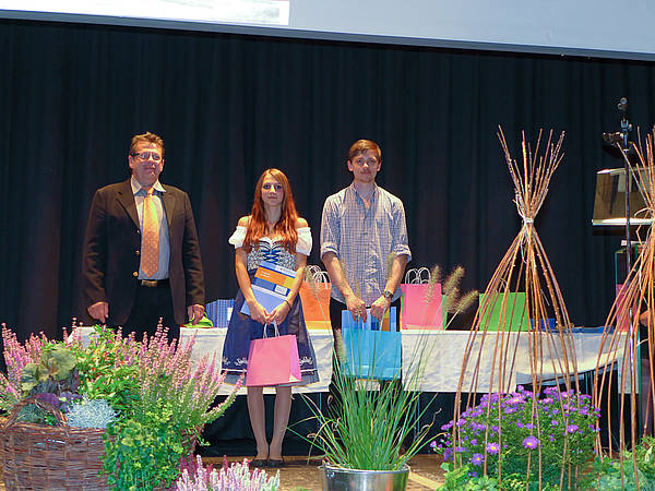 Bild 10: Bäcker-Obermeister Ludwig Kloiber mit Tobias Schmid und Julia Kloiber